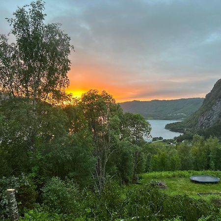 Stille Og Fredelig Ved Fjord Og Fjell Valsøybotn Zewnętrze zdjęcie