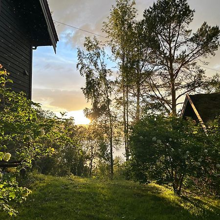 Stille Og Fredelig Ved Fjord Og Fjell Valsøybotn Zewnętrze zdjęcie